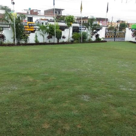 Hotel The Ideal Kushinagar Kültér fotó