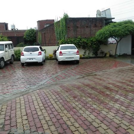 Hotel The Ideal Kushinagar Kültér fotó