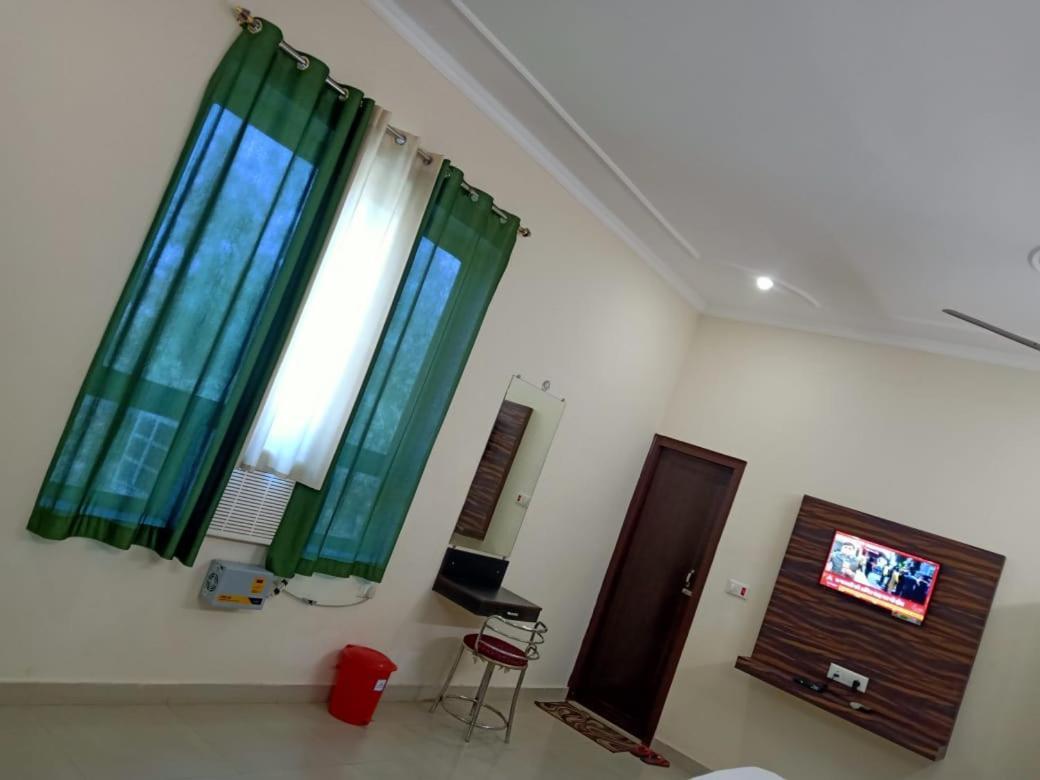 Hotel The Ideal Kushinagar Kültér fotó