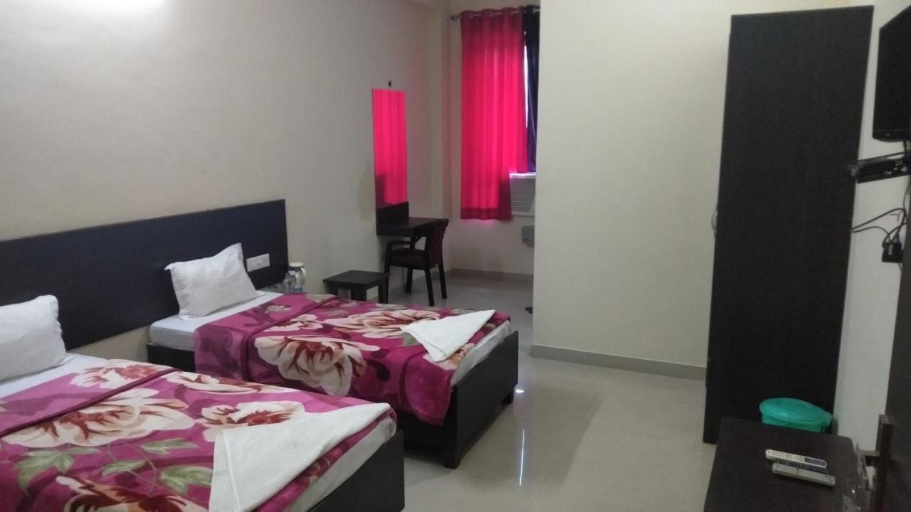 Hotel The Ideal Kushinagar Kültér fotó