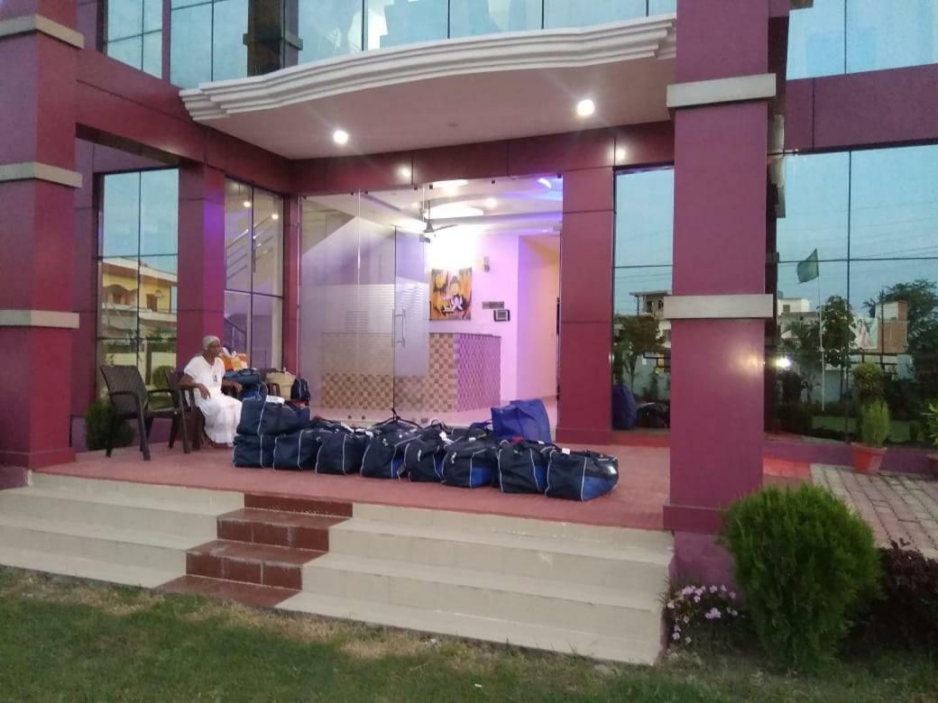 Hotel The Ideal Kushinagar Kültér fotó