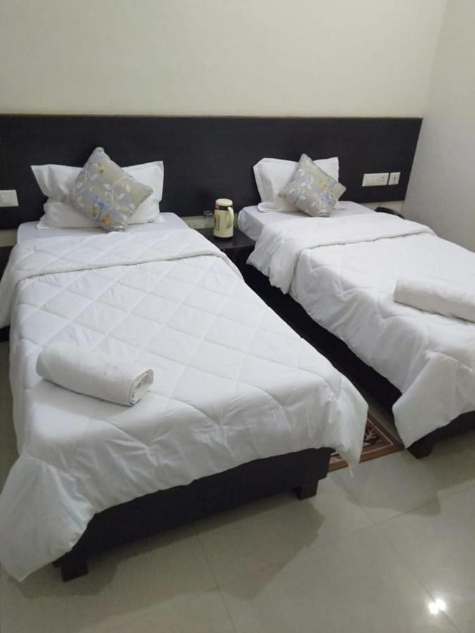 Hotel The Ideal Kushinagar Kültér fotó